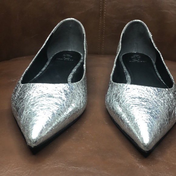 Tory Burch Victoria Crinkled Ballet Flat - Picture 3 of 10